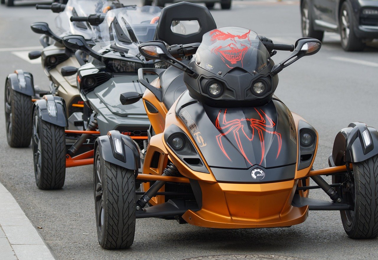 Can-Am Defender vs Honda Pioneer, small vehicle 